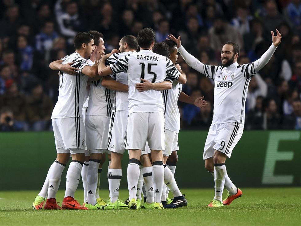 伯尔尼主帅谈骚乱：维拉球员在看台下庆祝，球迷认为被挑衅了