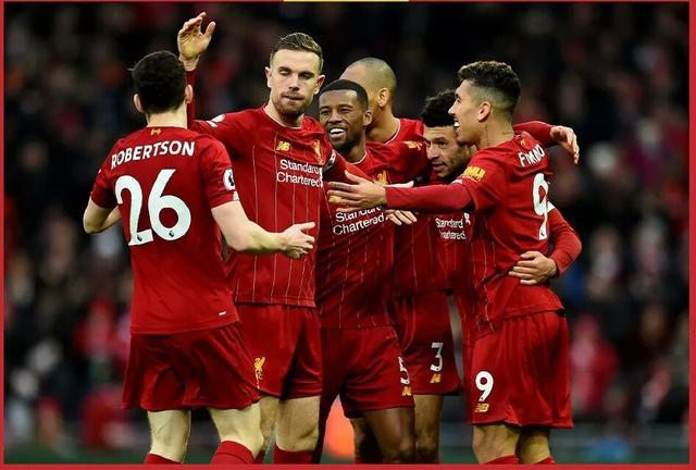 调皮二娃上线，穆勒庆祝夺冠时和25号队友高尔德顶牛假装受伤