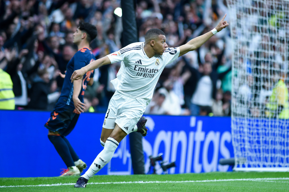 罗马诺：奥罗斯科即将加盟曼联，球员正启程前往英格兰