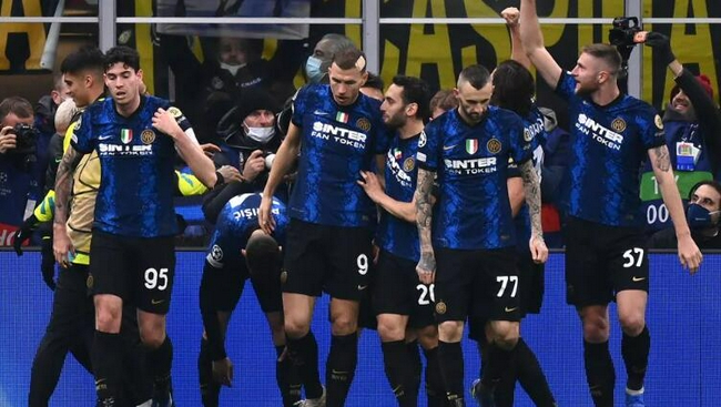 名记：字母哥与队友召开会议，呼吁全队无视外界杂音