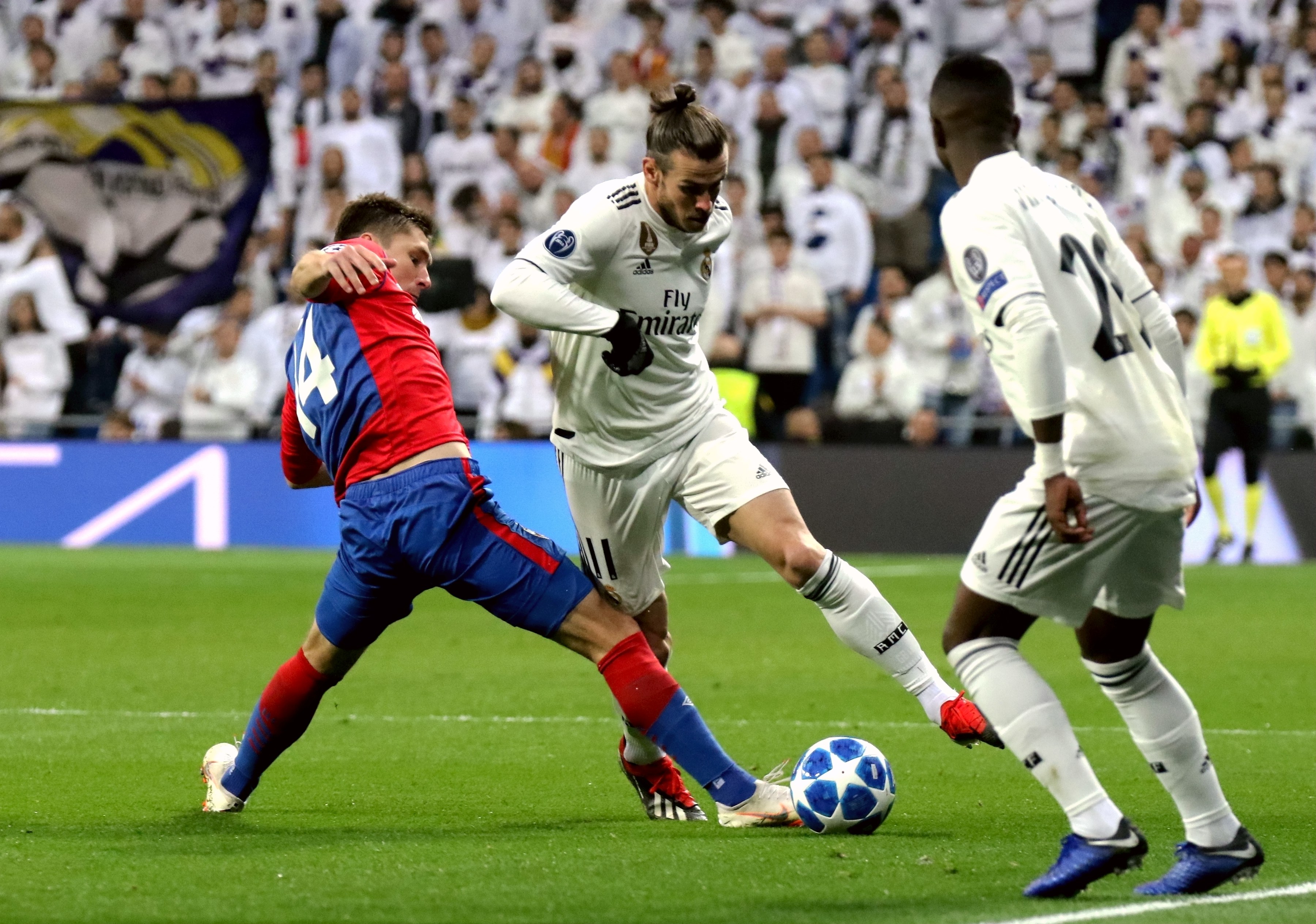 贝拉达：曼联的引援部门正在全力以赴地工作；新援适应得不错