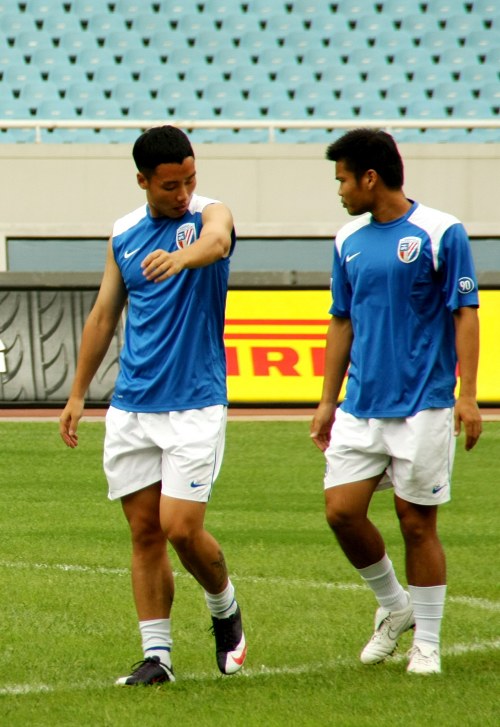 孔帕尼：不关注本菲卡与格雷罗的传闻，任何转会只会内部讨论