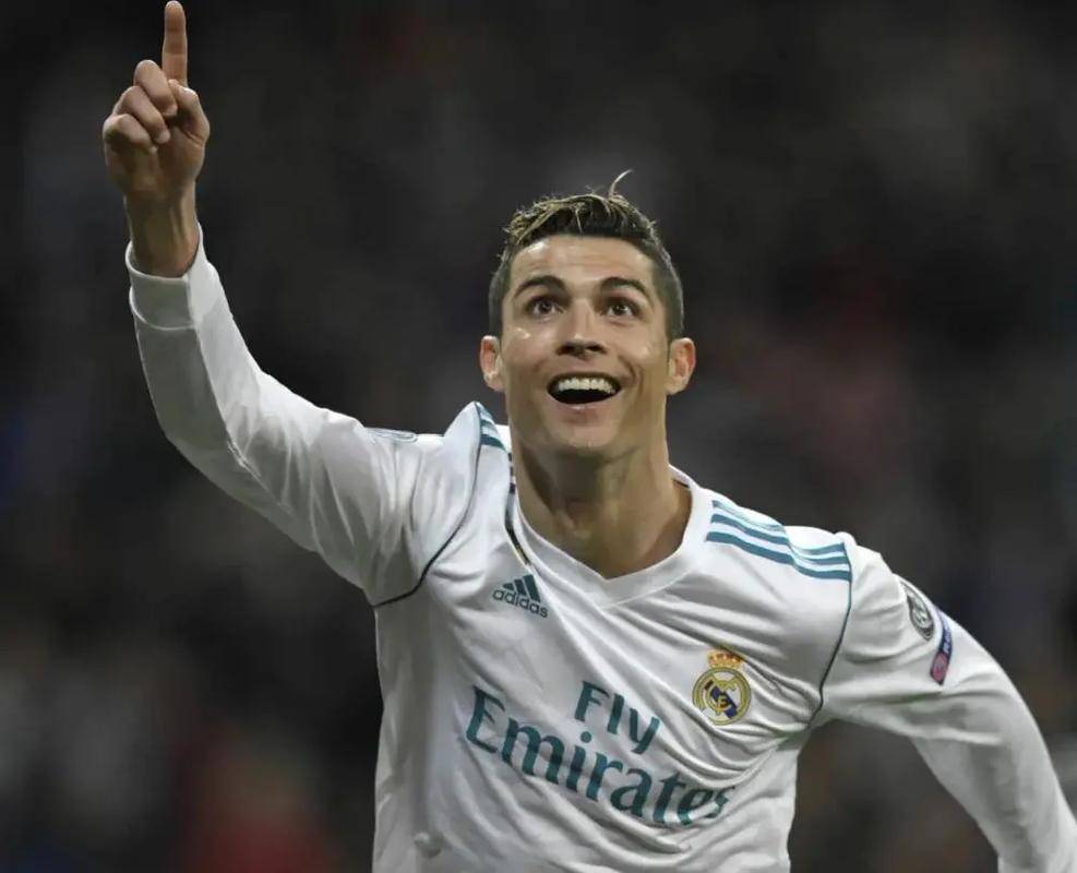 德天空：曼联已向莱比锡明确表示，他们仍在对谢什科的竞争中