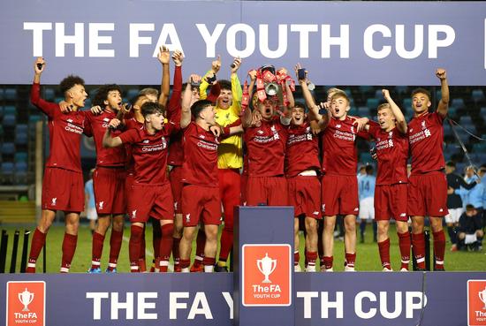 太阳报：涉嫌在酒吧用头撞伤他人，英格兰球星伊万·托尼被捕