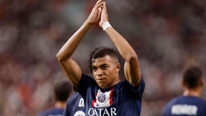 利物浦内讧曝光！斯洛特不愿卖迪亚斯，总监休斯却执意推动转会